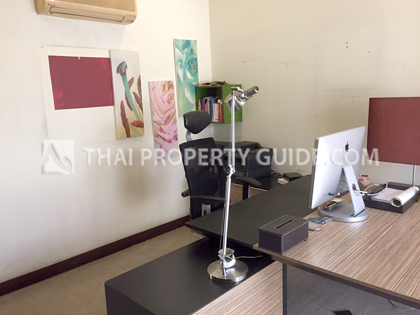House with Private Pool in New Petchburi 