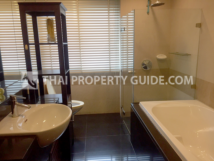 House with Private Pool in New Petchburi 