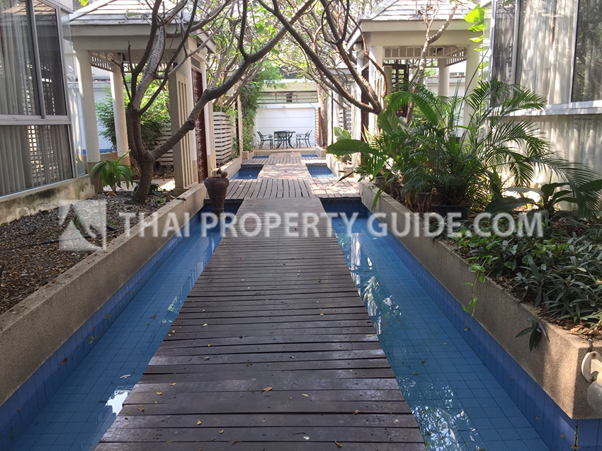 House with Private Pool in New Petchburi 