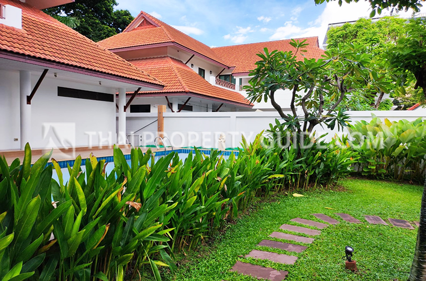 House with Private Pool in New Petchburi 
