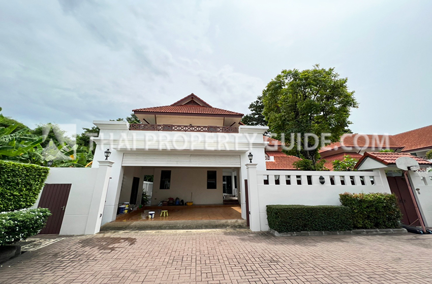 House with Private Pool in New Petchburi 