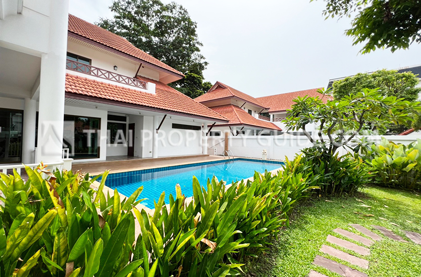 House with Private Pool in New Petchburi 
