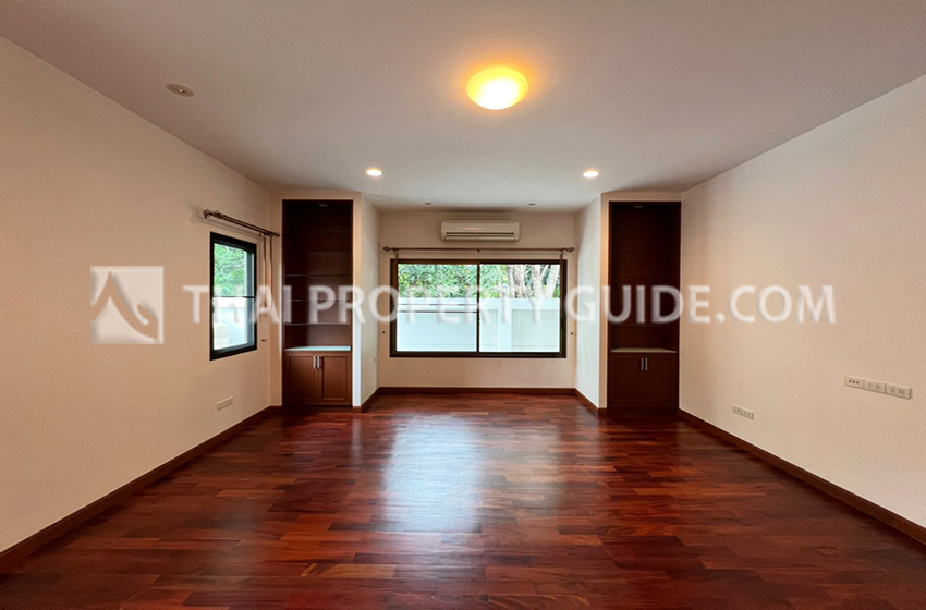 House with Private Pool in New Petchburi 