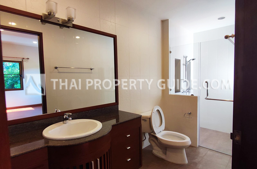 House with Private Pool in New Petchburi 