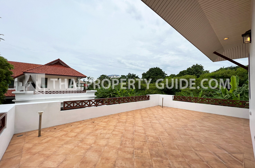 House with Private Pool in New Petchburi 