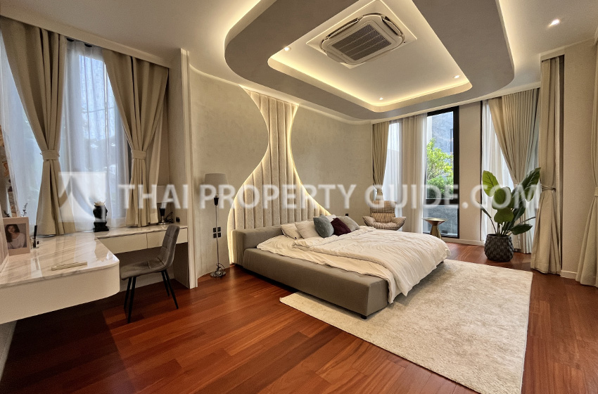 House with Private Pool in Pattanakarn 