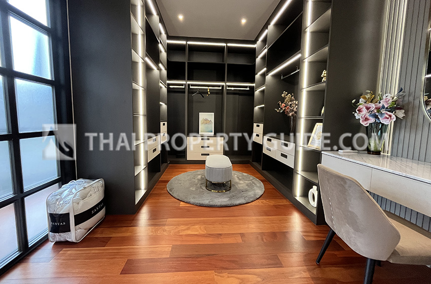 House with Private Pool in Pattanakarn 