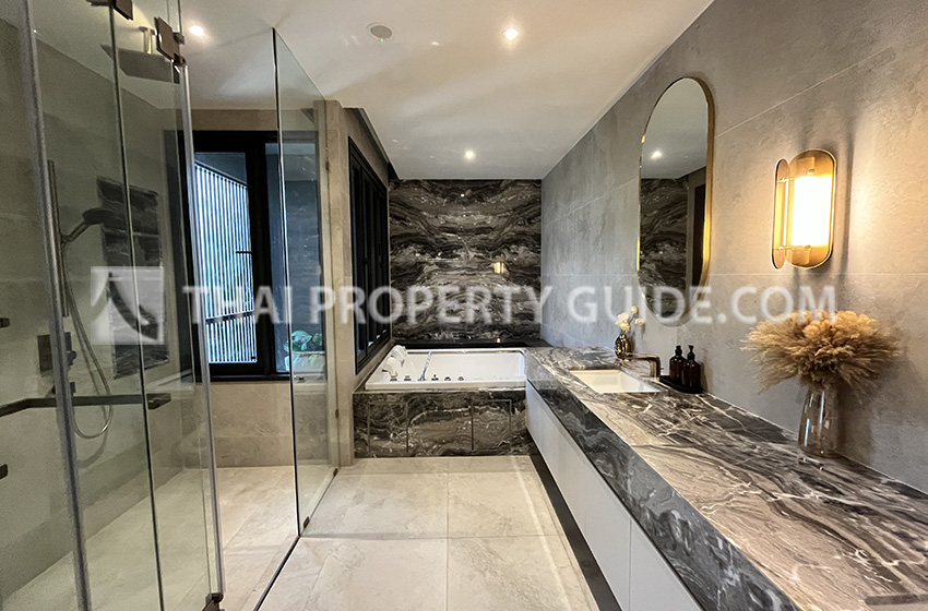 House with Private Pool in Pattanakarn 