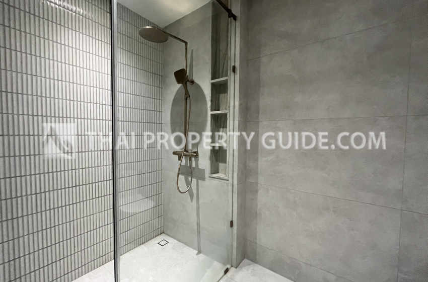 House with Private Pool in Pattanakarn 