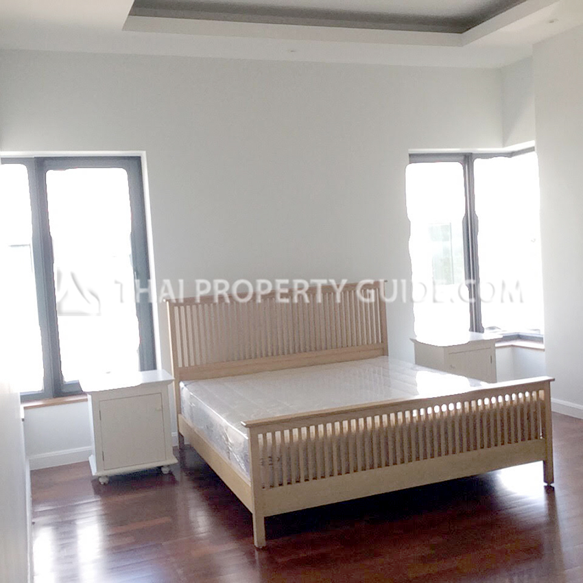 House with Private Pool in Rama 9 
