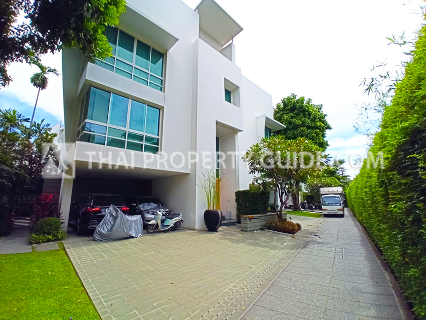 House with Private Pool in Sathorn 