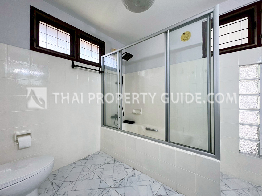 House with Private Pool in Sukhumvit 