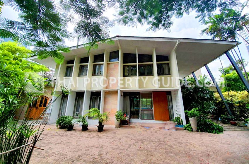 House with Private Pool in Sukhumvit 