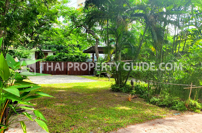 House with Private Pool in Sukhumvit 