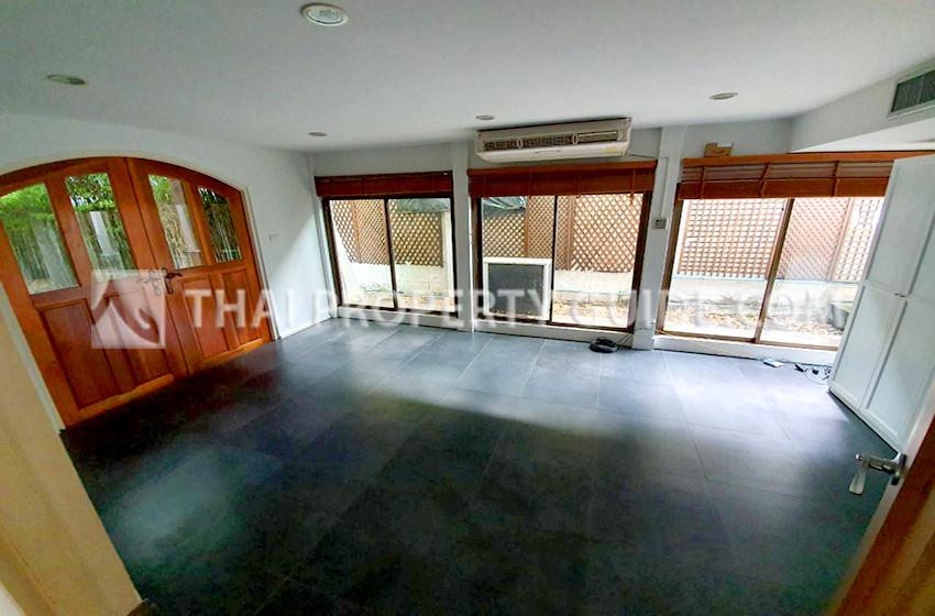 House with Private Pool in Sukhumvit 