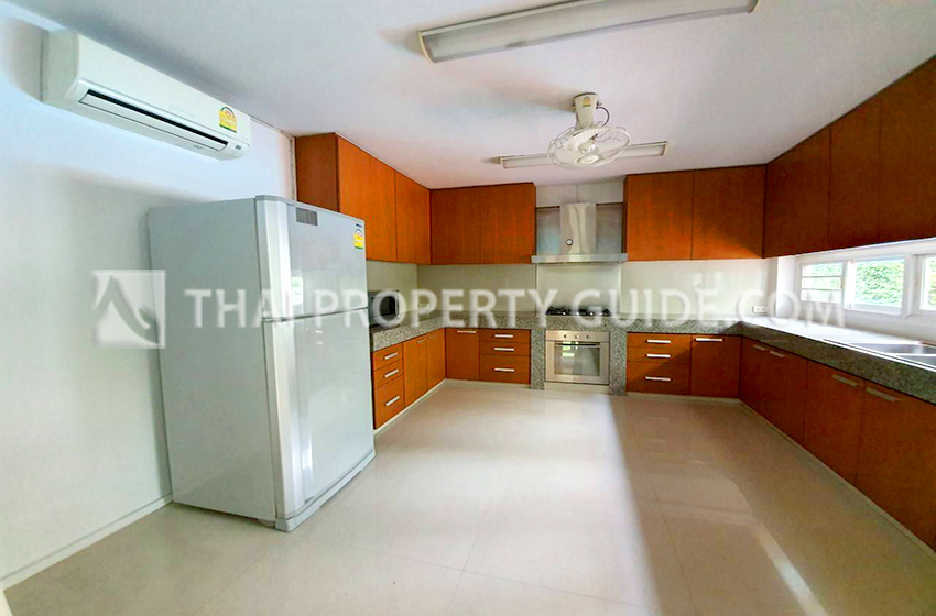 House with Private Pool in Sukhumvit 
