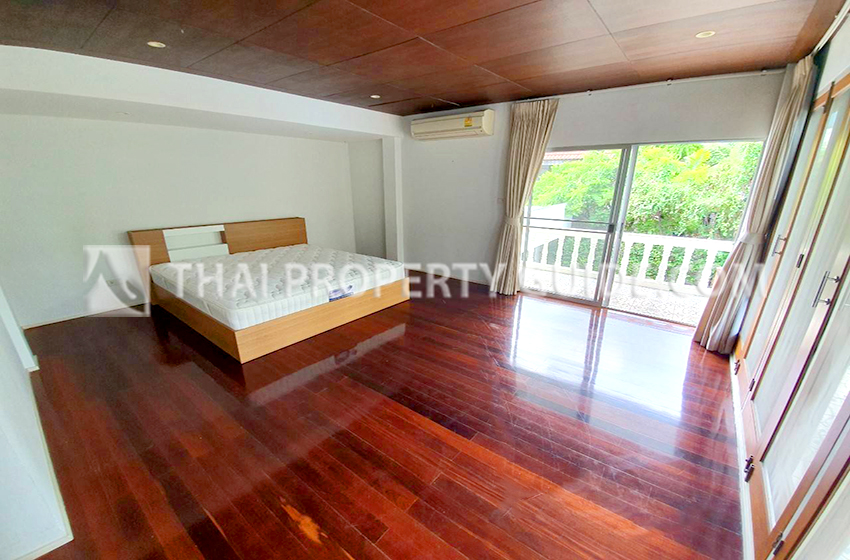 House with Private Pool in Sukhumvit 