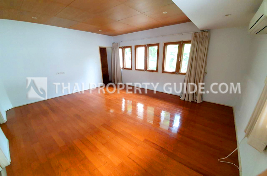 House with Private Pool in Sukhumvit 
