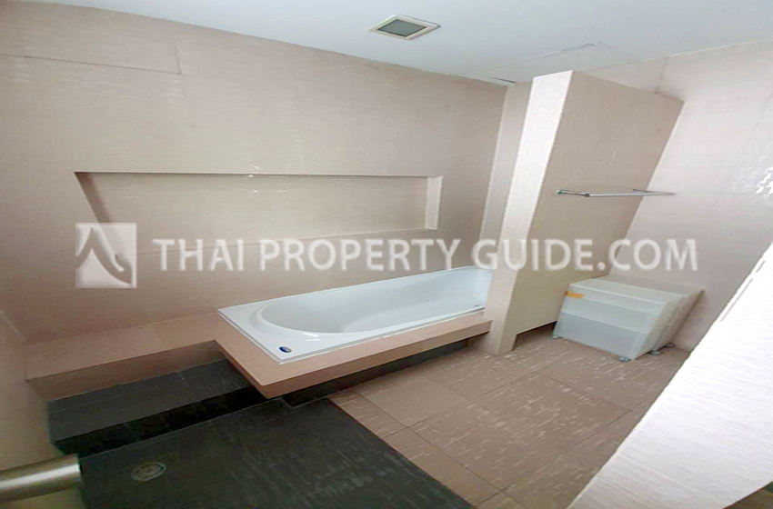 House with Private Pool in Sukhumvit 