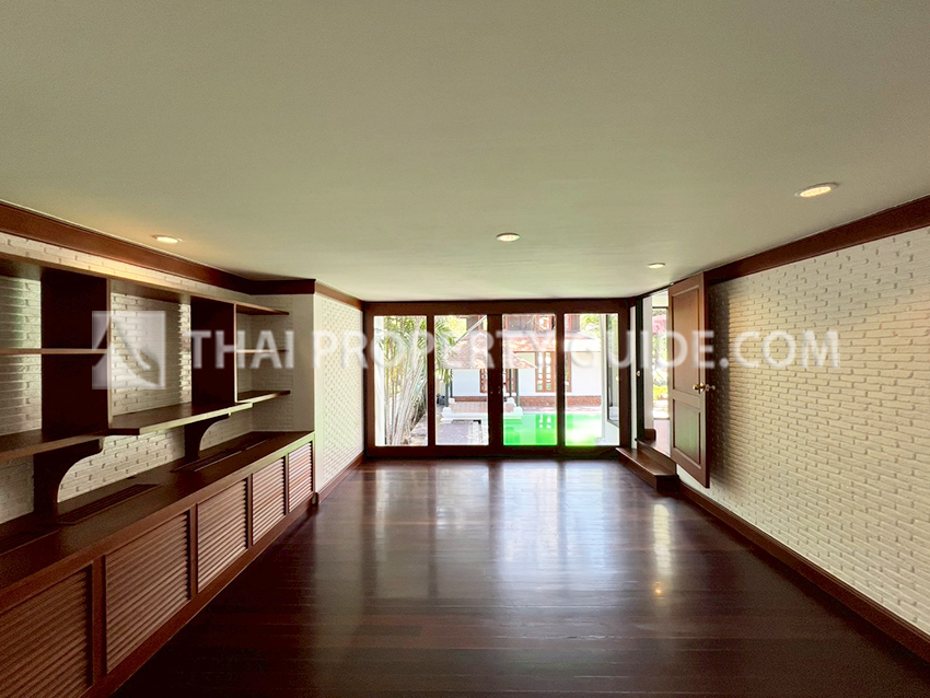 House with Private Pool in Sukhumvit 