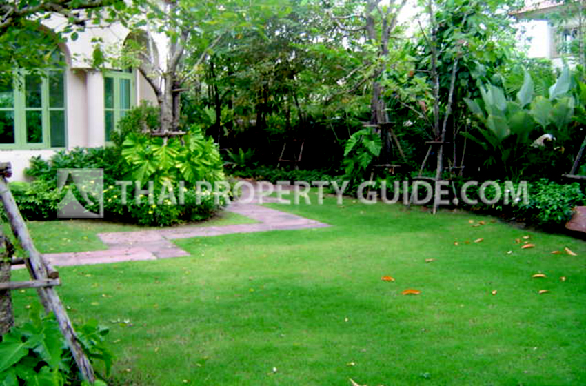 House with Private Pool in Sukhumvit 