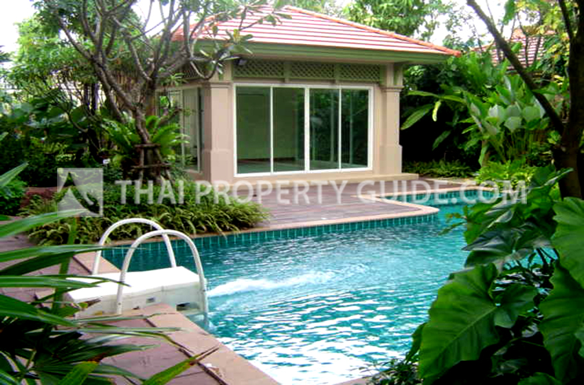 House with Private Pool in Sukhumvit 