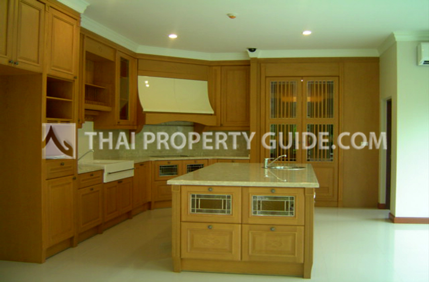 House with Private Pool in Sukhumvit 