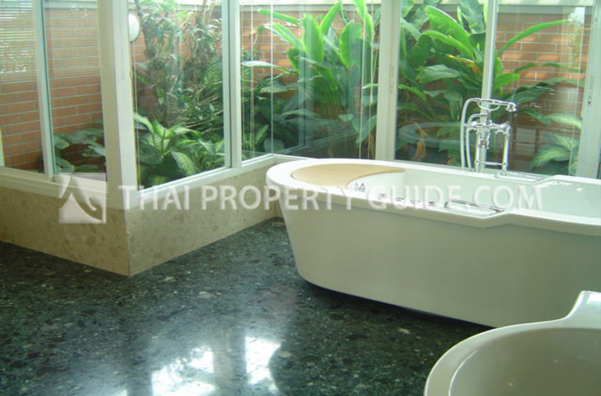House with Private Pool in Sukhumvit 