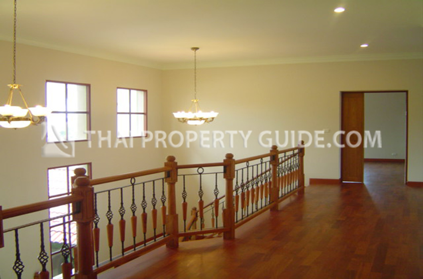 House with Private Pool in Sukhumvit 