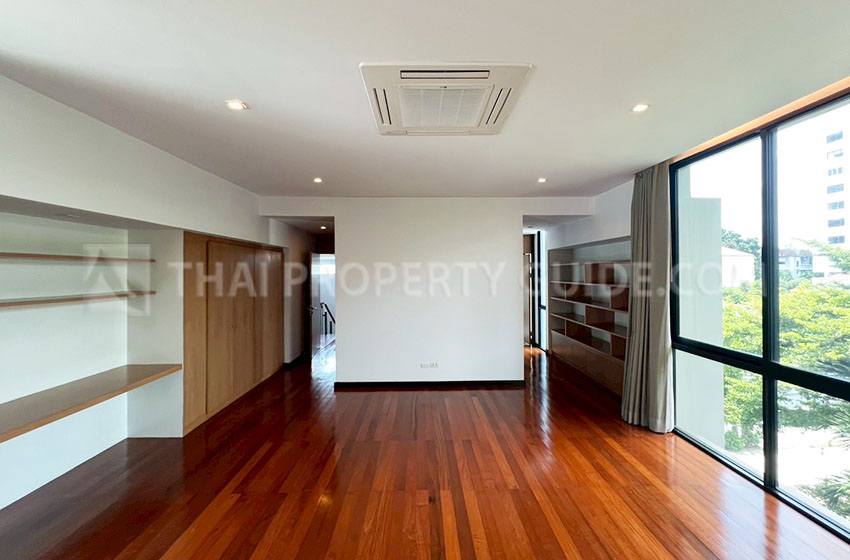 House with Private Pool in Sukhumvit 