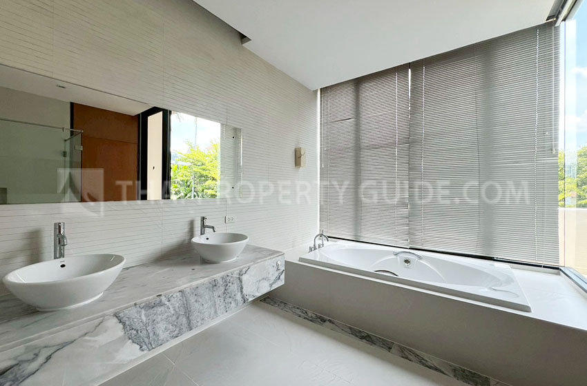 House with Private Pool in Sukhumvit 