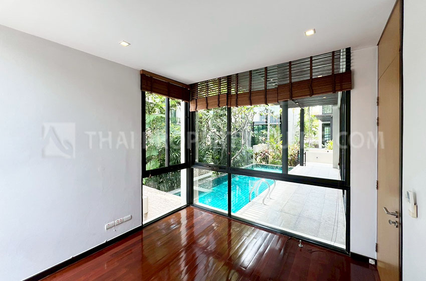 House with Private Pool in Sukhumvit 