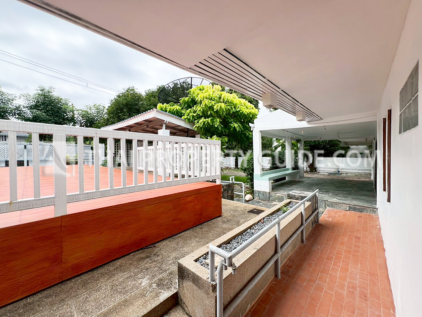 House with Private Pool in Sukhumvit : Panya Village On-Nut 