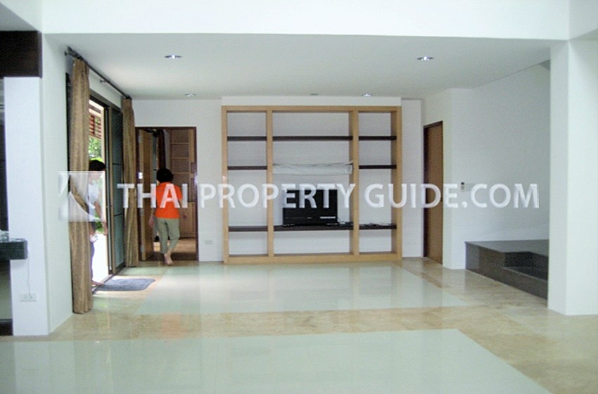 House with Private Pool in Sukhumvit 