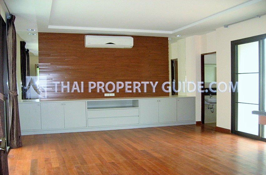House with Private Pool in Sukhumvit 
