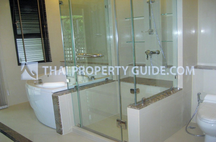 House with Private Pool in Sukhumvit 