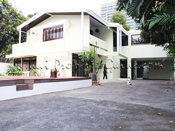 House with Private Pool in Sukhumvit 