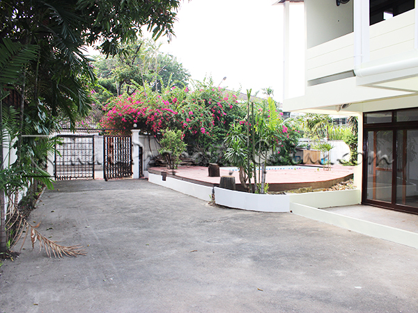 House with Private Pool in Sukhumvit 