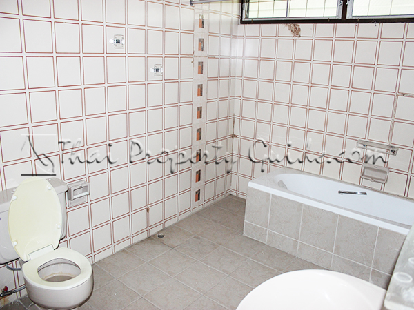 House with Private Pool in Sukhumvit 