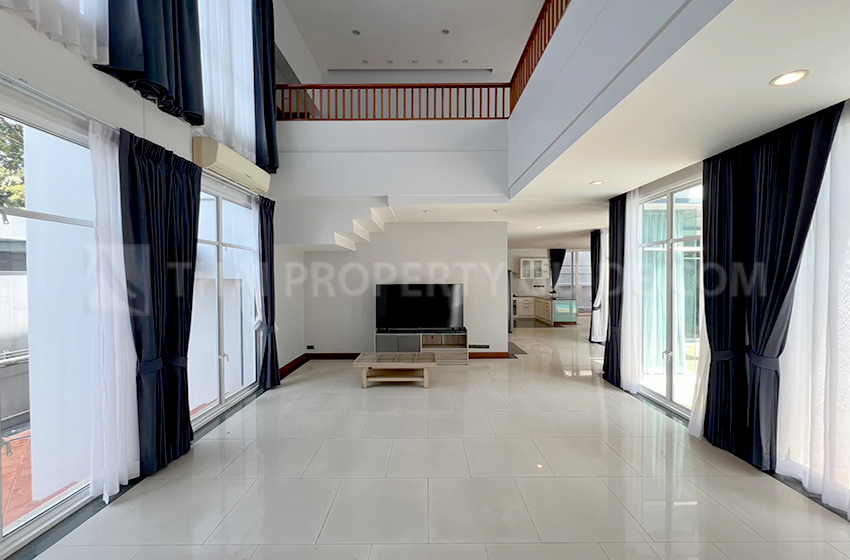 House with Private Pool in Sukhumvit 