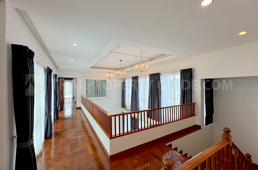 House with Private Pool in Sukhumvit 