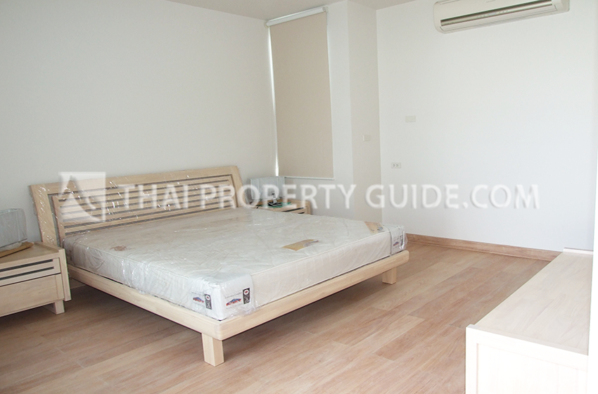 House with Private Pool in Sukhumvit 