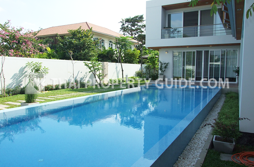 House with Private Pool in Sukhumvit 