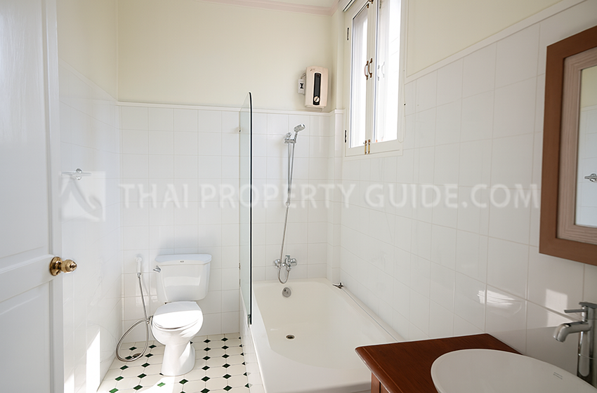 House with Private Pool in Sukhumvit 