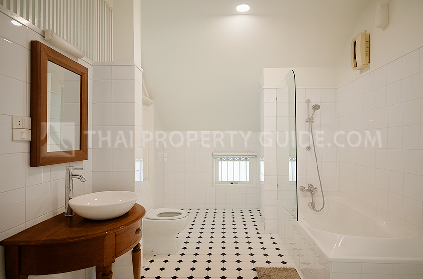 House with Private Pool in Sukhumvit 