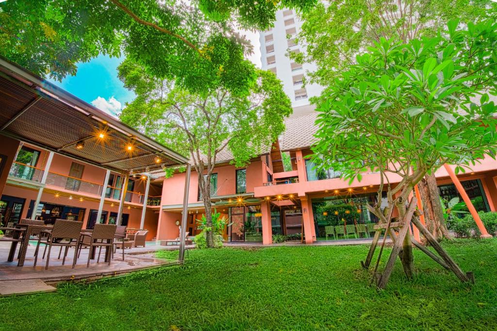 House with Private Pool in Sukhumvit 