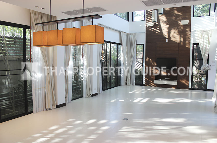 House with Private Pool in Sukhumvit 