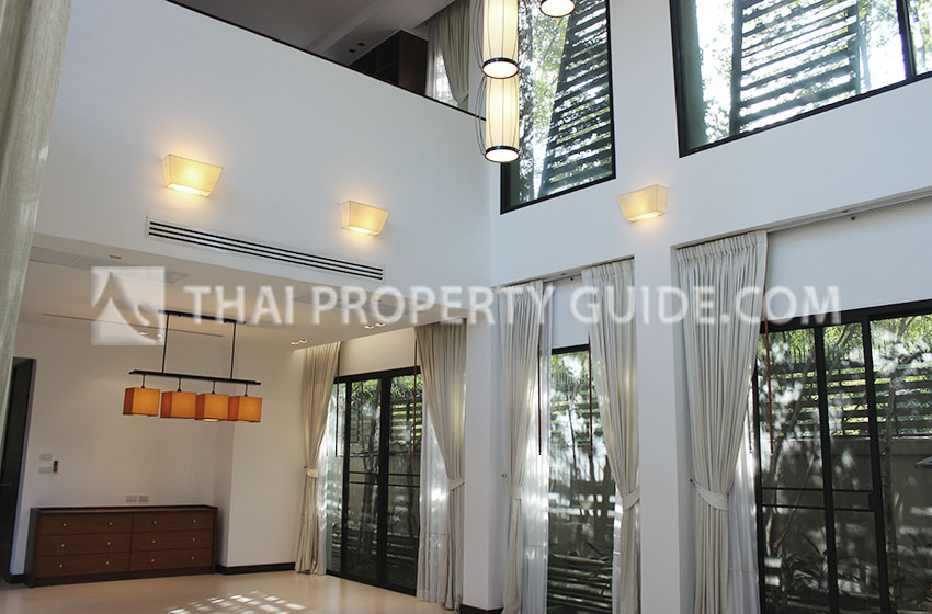 House with Private Pool in Sukhumvit 