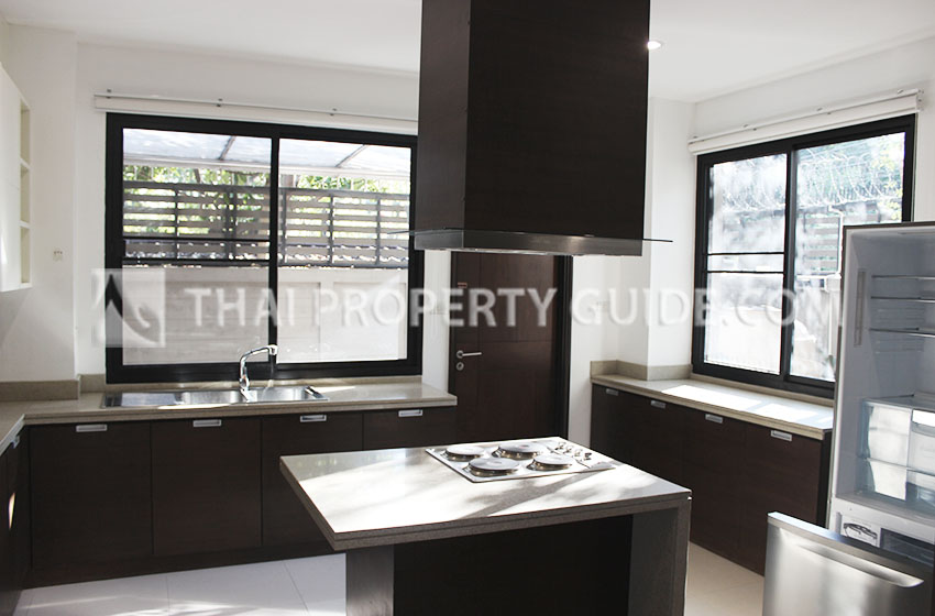 House with Private Pool in Sukhumvit 