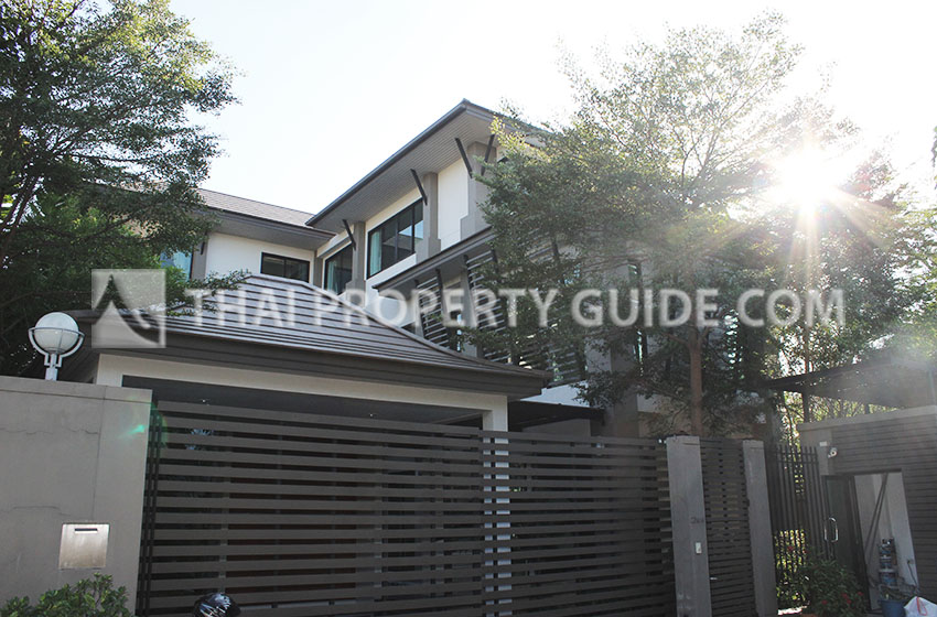 House with Private Pool in Sukhumvit 